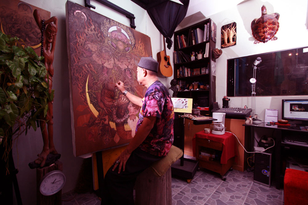 Fantasy Painting Artist Veerachan Usahanun Studio inside21