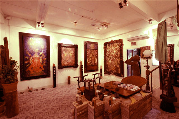 Fantasy Painting Artist Veerachan Usahanun Studio inside9