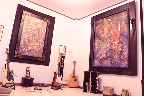 Fantasy Painting Artist Veerachan Usahanun Studio inside17