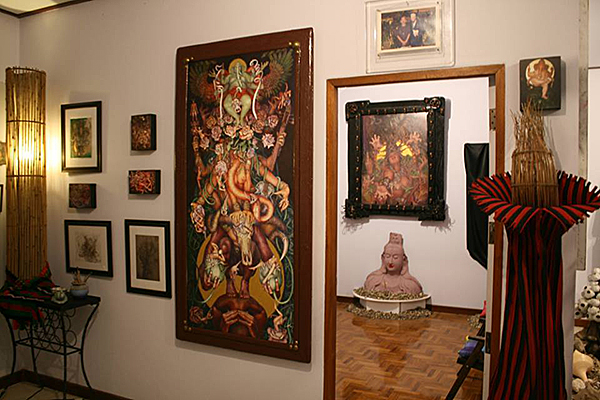 Fantasy Painting Artist Veerachan Usahanun Studio inside20